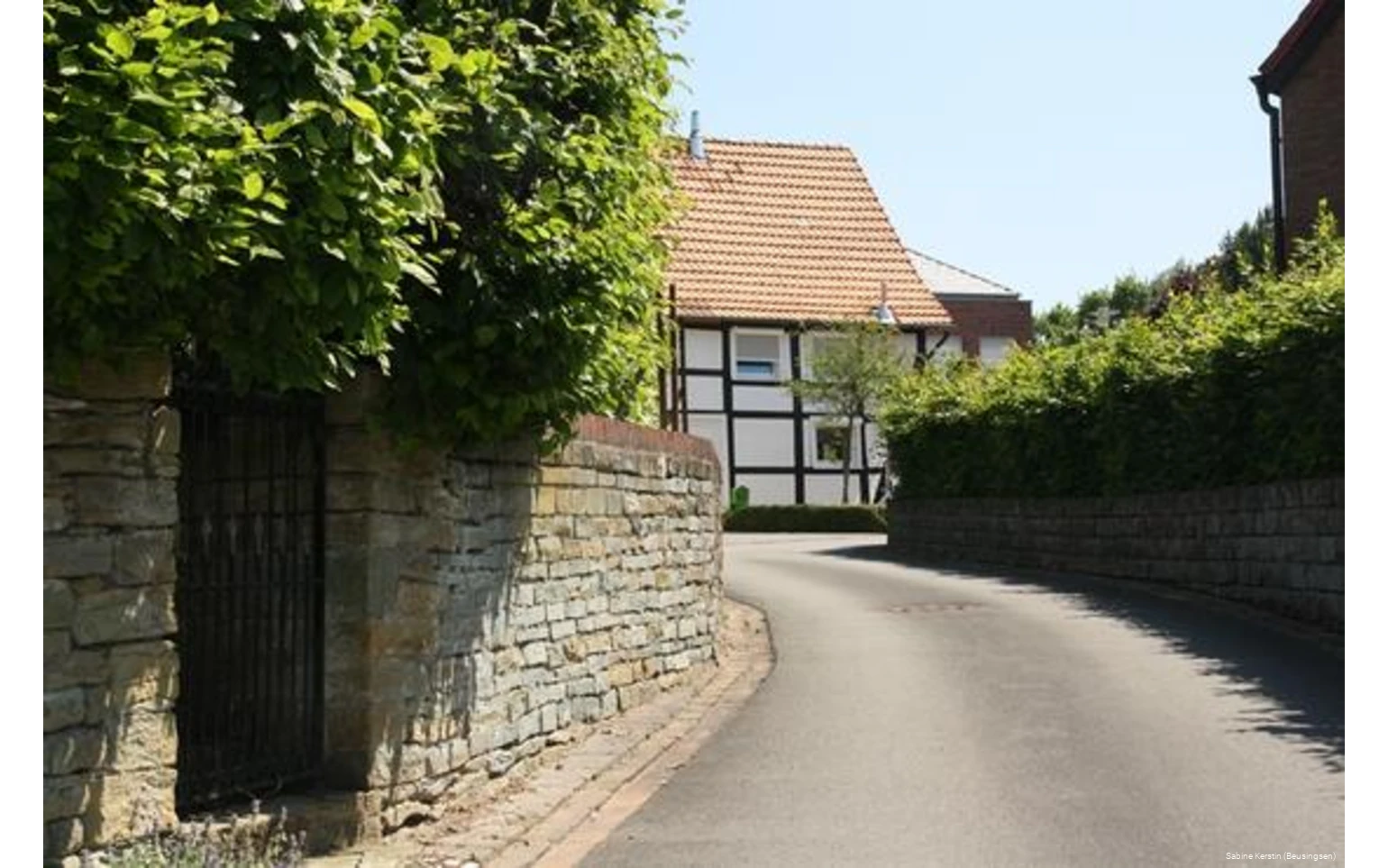 Grünsandsteinmauer in Beusingsen
