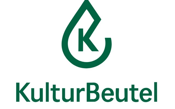 Das ist das Logo von KulturBeutel, dem neuen Drogeriemarkt in Bad Sassendorf, der am 1. Oktober 2026 eröffnet und mehr als nur Produkte für den alltäglichen Bedarf anbieten wird.
