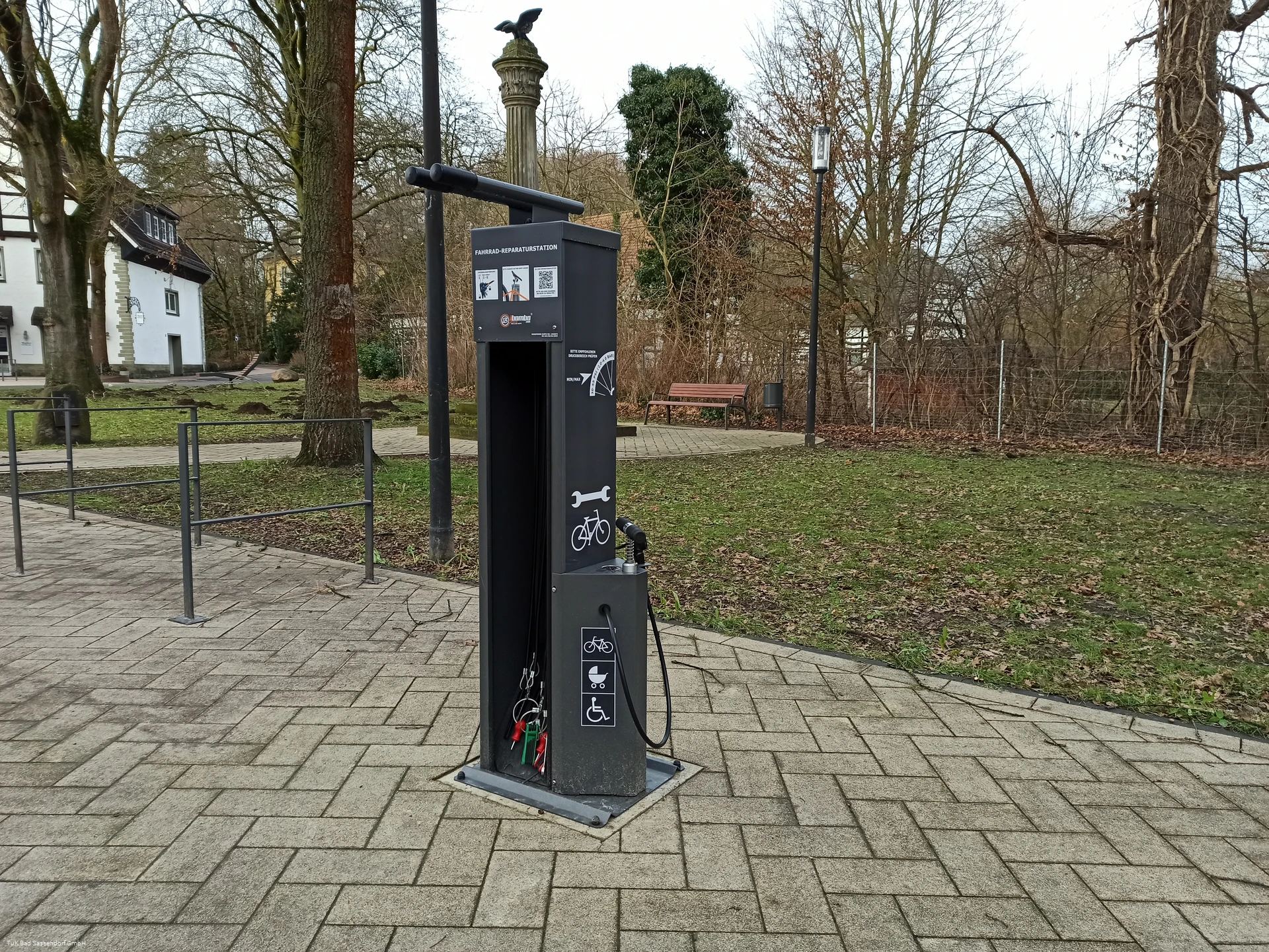 Fahrradreparatur-Station (Karl-Volke-Platz))