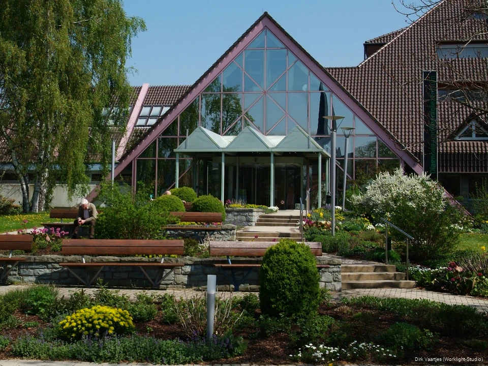 Das Diagnose- und Therapiezentrum/Kurmittelhaus finden Sie direkt im Herzen von Bad Sassendorf inmitten des Kaisergartens.