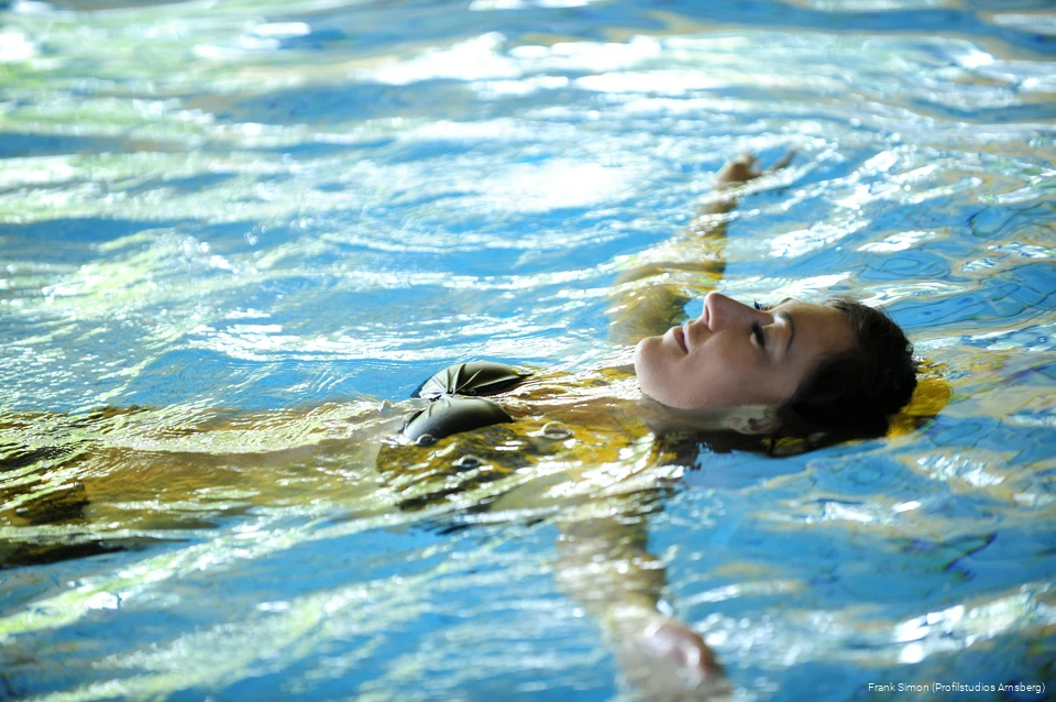 Als anerkannter Gesundheitsstandort bietet Bad Sassendorf medizinisch-therapeutische Kompetenz auf höchstem Niveau. Neben moderner Technik und Ausstattung spielen die natürlichen ortsgebundenen Heilmittel Sole und Moor nach wie vor eine wichtige Rolle.