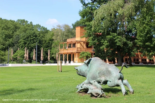 Wildwechsel-Skulptur im Kurpark Bad Sassendorf
