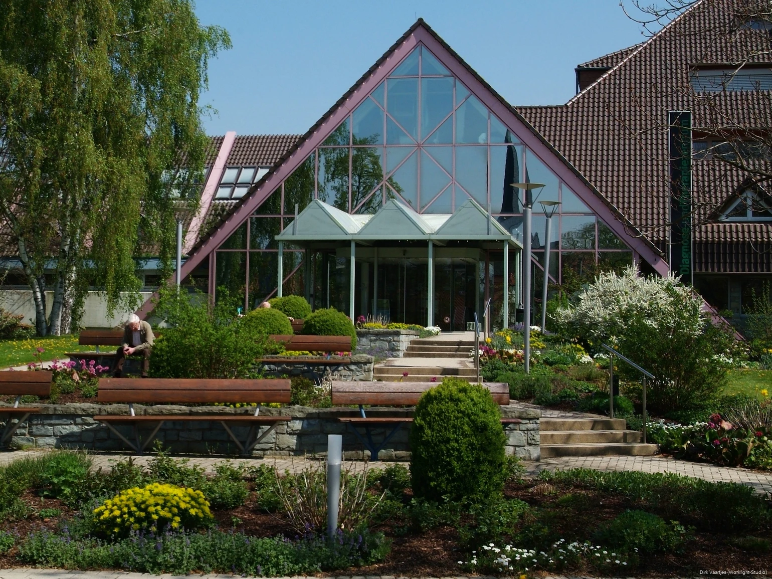 Das Diagnose- und Therapiezentrum/Kurmittelhaus finden Sie direkt im Herzen von Bad Sassendorf inmitten des Kaisergartens.