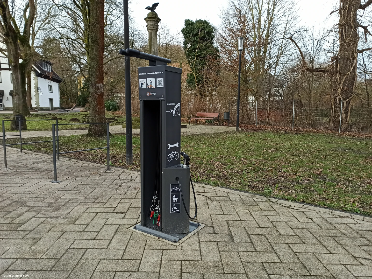 Fahrradreparatur-Station (Karl-Volke-Platz))